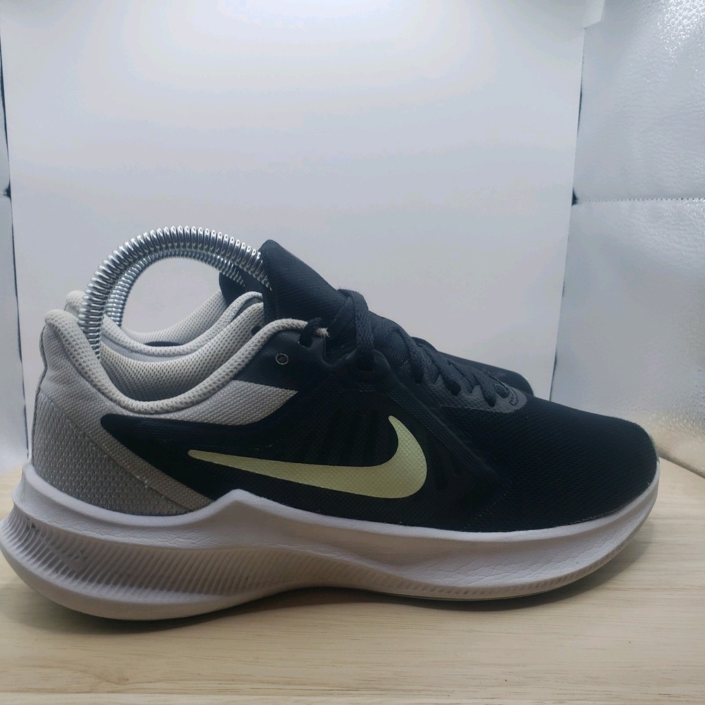 Womens Size 7.5 - Nike Downshifter 10 Trainers CI9984 005 Black/White